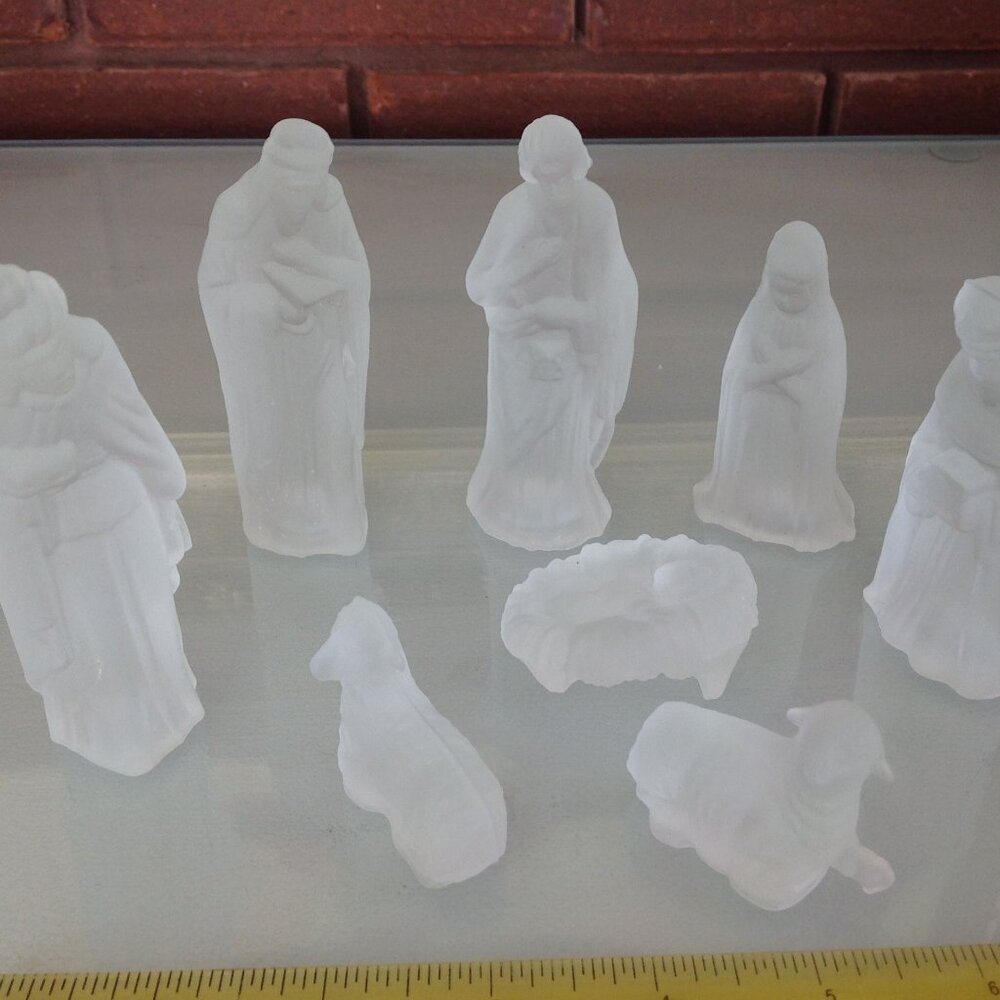 Vintage Frosted glass nativity set from 1980s